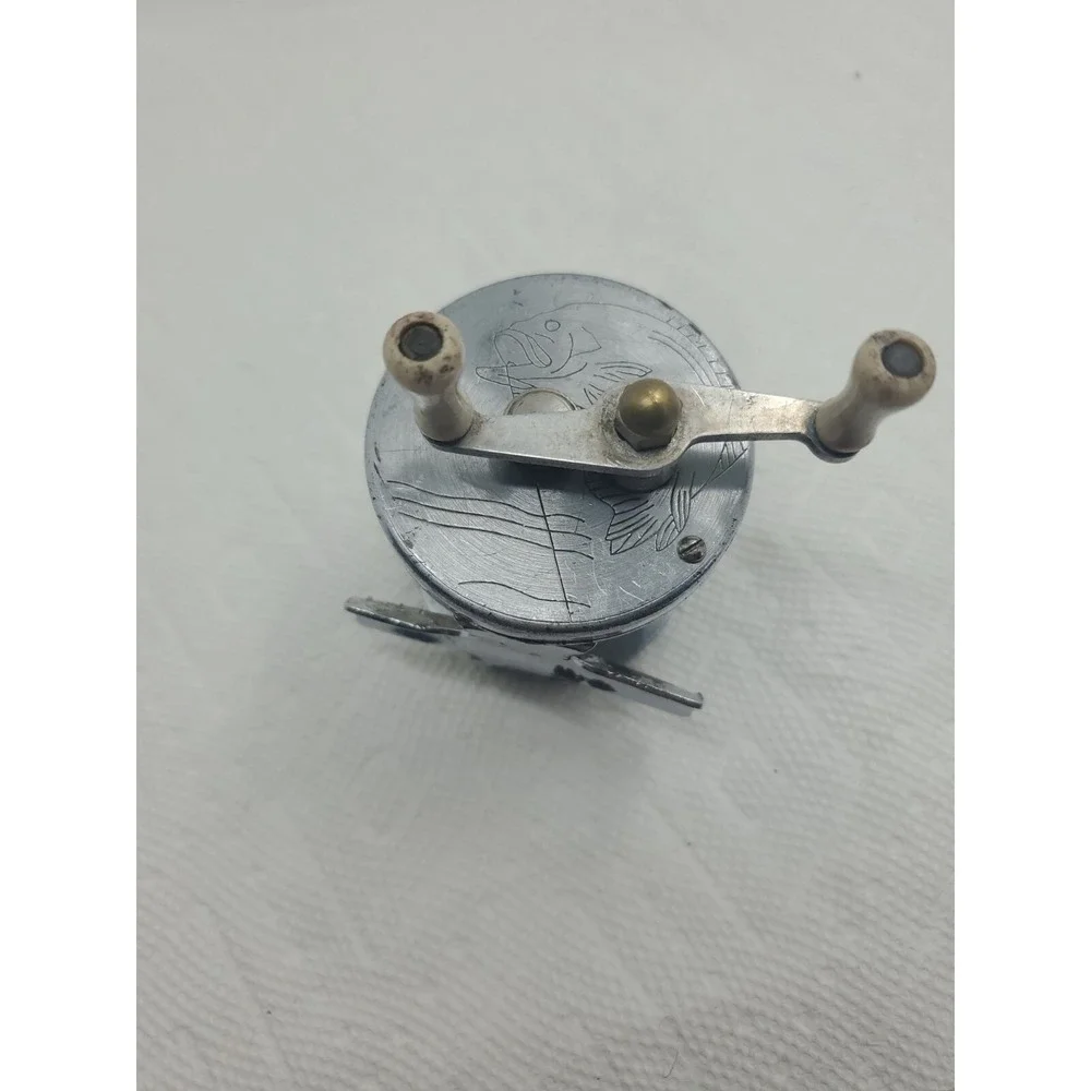 Vintage Chrome Baitcasting Fishing Reel Engraved Fish Scene Level Wind Handle